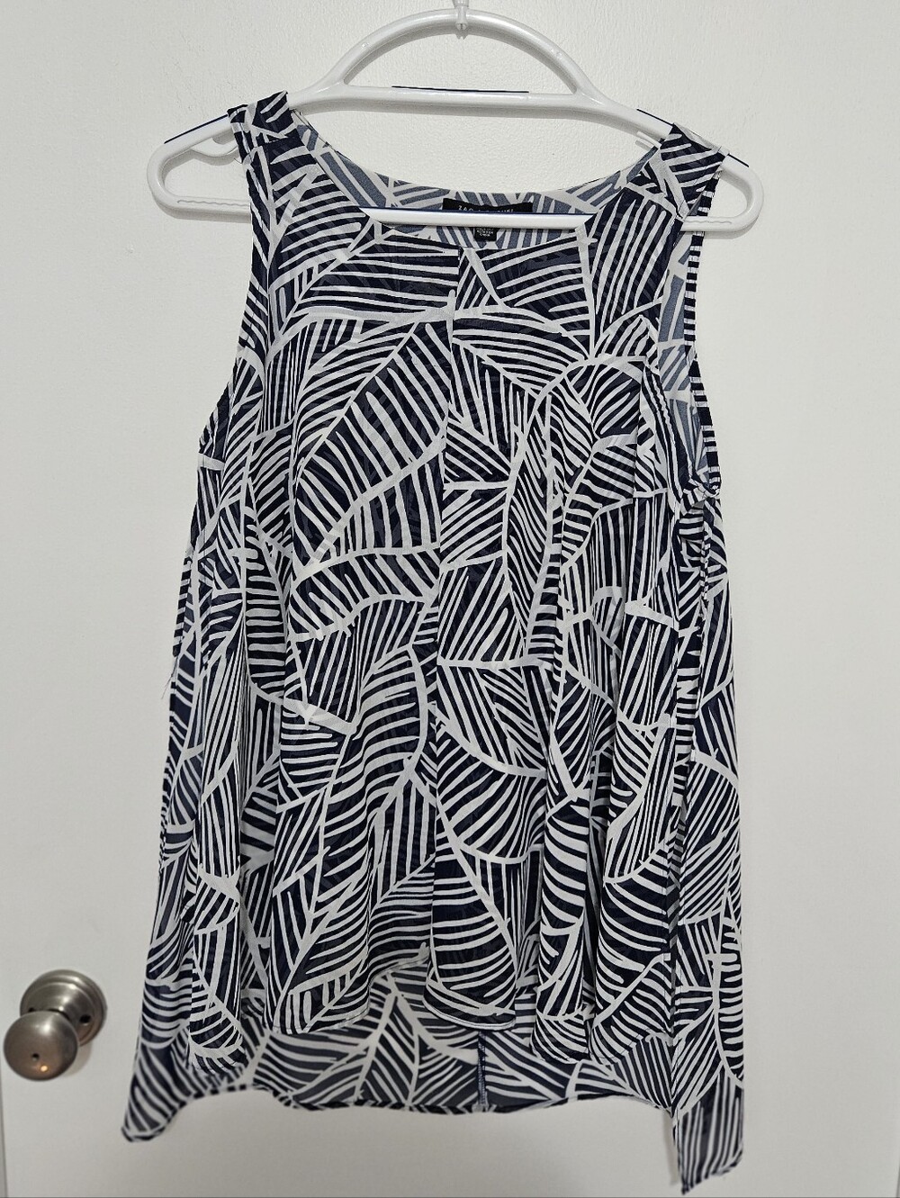 Zac & Rachel Navy and White Leaf-Print Sleeveless Top Size Medium